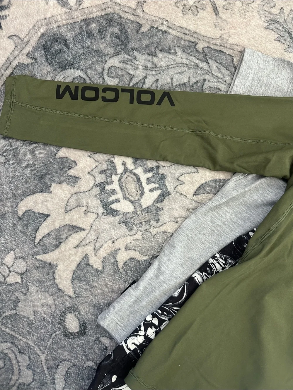 NWT Volcom Olive Green Youth 3-piece Set Long Sleeve Rash Guard Size S 7/8